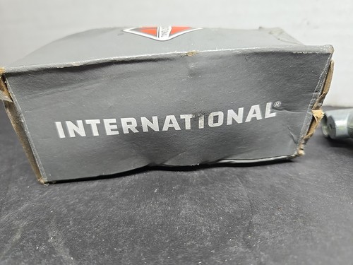 NOS International/Navistar 579866C91 Valve, Pressure Control - Picture 5 of 6