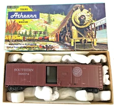 HO SCALE  -  ATHEARN   HO  SOUTHERN  50'  S/DR  BOX CAR