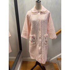 Vintage LEISURE LIFE Quilted Robe Medium Pink Floral Lace Trim Housecoat