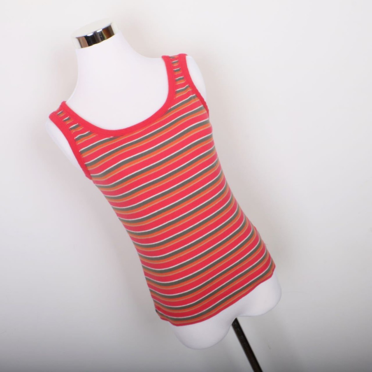【NOICE】 LOGO STRIPED SLEEVELESS TOP /追跡付 Sleeveless top with stripes and a logo detail - White | SCAYLE