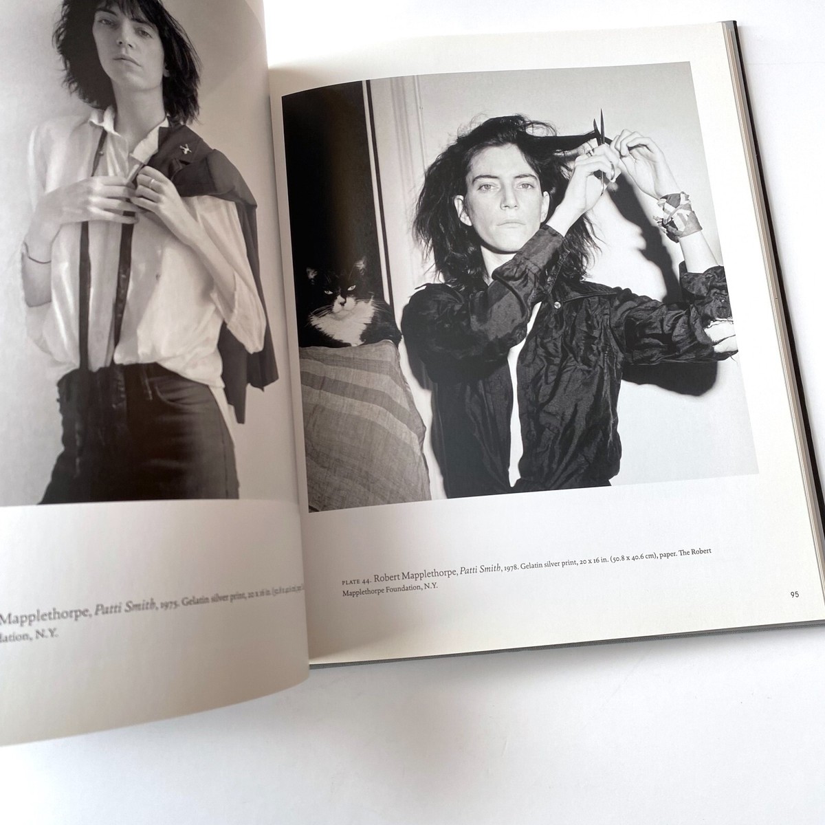 アート・デザイン・音楽 WARHOL & MAPPLETHORPE GUISE & DOLLS Warhol and Mapplethorpe : Guise and Dolls, First Printing