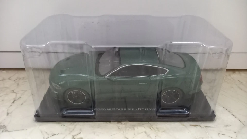 Ford Mustang Bullitt del año 2019 a escala 1/24 - Imagen 3 de 4