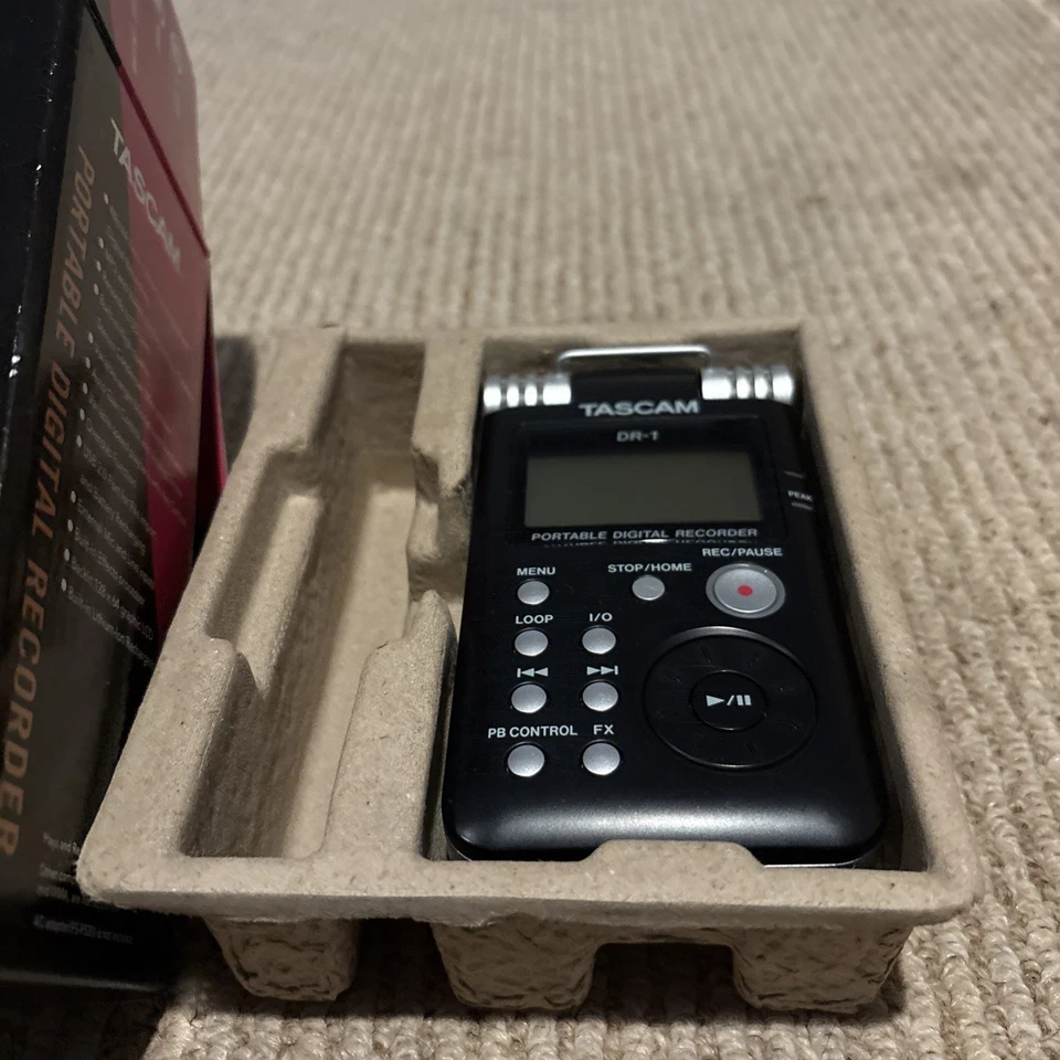 TASCAM DR-1 Portable Solid State Recorder Box Case Manual 1Gig Mem Card Battery - Image 4 of 4