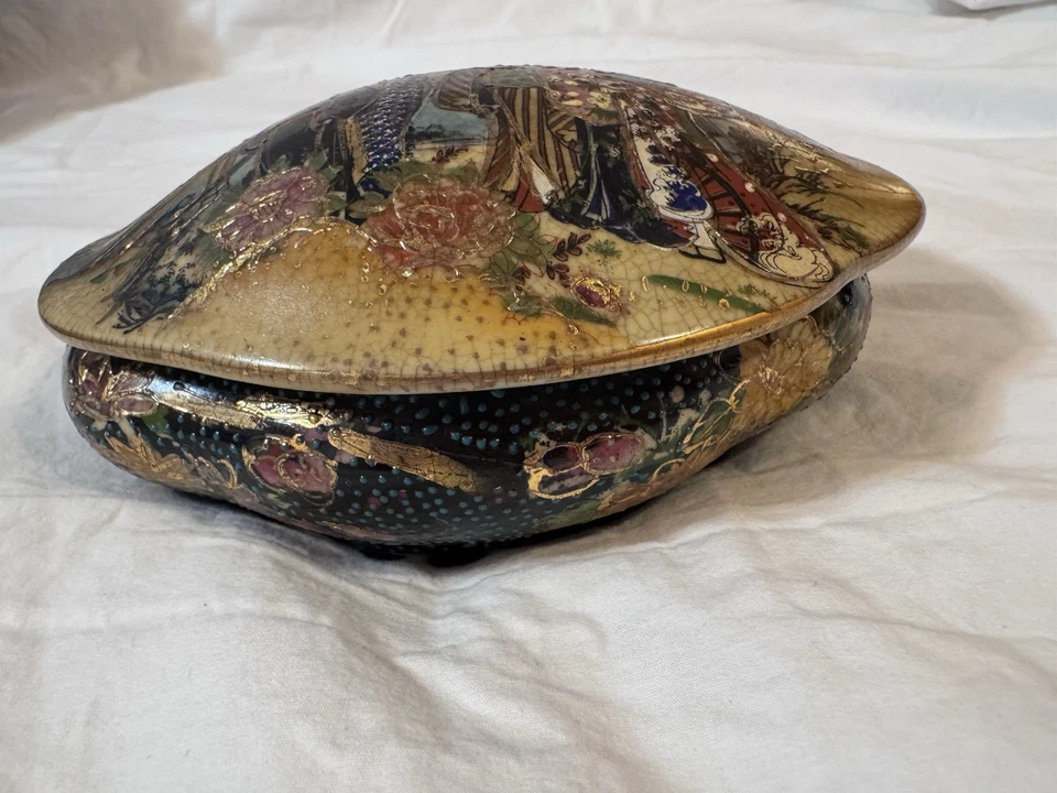 Vintage Japanese Hand Painted Satsuma Trinket Jewelry Box w/ gold & Geisha Girls - Image 3 of 4