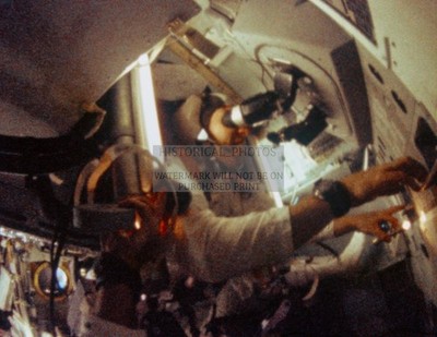 ASTRONAUT JAMES A LOVELL JR APOLLO 8 MISSION 1968 8.5X11 CANVAS PHOTO