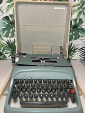 VTG Olivetti Underwood Teal Light Blue Studio 44 Manual Portable Typewriter Case