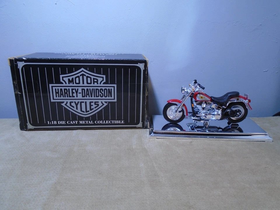 Harley Davidson Fat Boy 1999 FLSTF 1:18 fundido a presión nuevo en caja (ML674) Foto 4 de 4