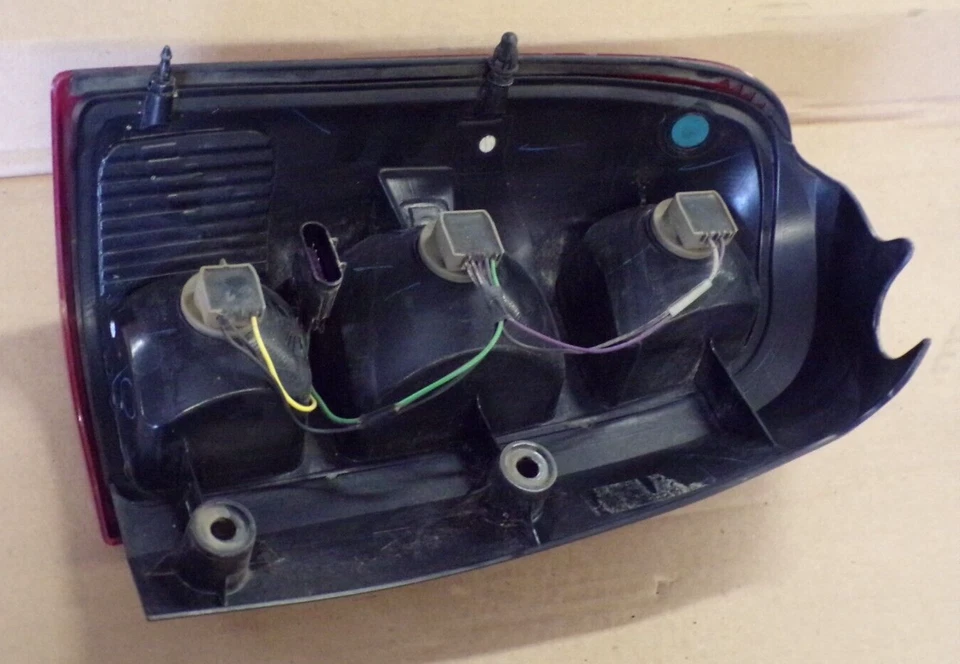 Luz trasera Saturn Relay 2005 (pasajero) Uplander Montana Foto 3 de 3