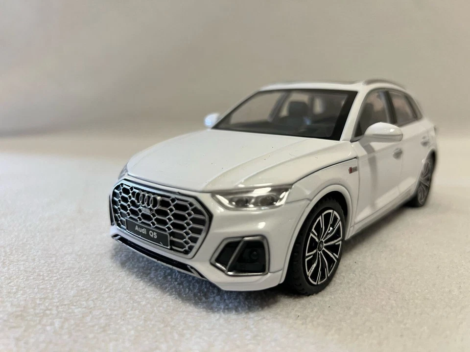 1:24 AUDI Q5 SUV Aleación Coche Modelo Diecast y Juguete Vehículo Metal Niños Regalo Niños Foto 3 de 4
