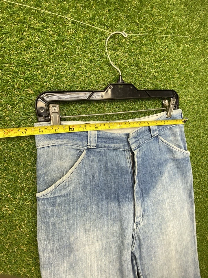 Pantalones de mezclilla vintage Wrangler Bell Bottom para mujer 31x34 años 70 acampanados tiro bajo lavado ligero Foto 4 de 4