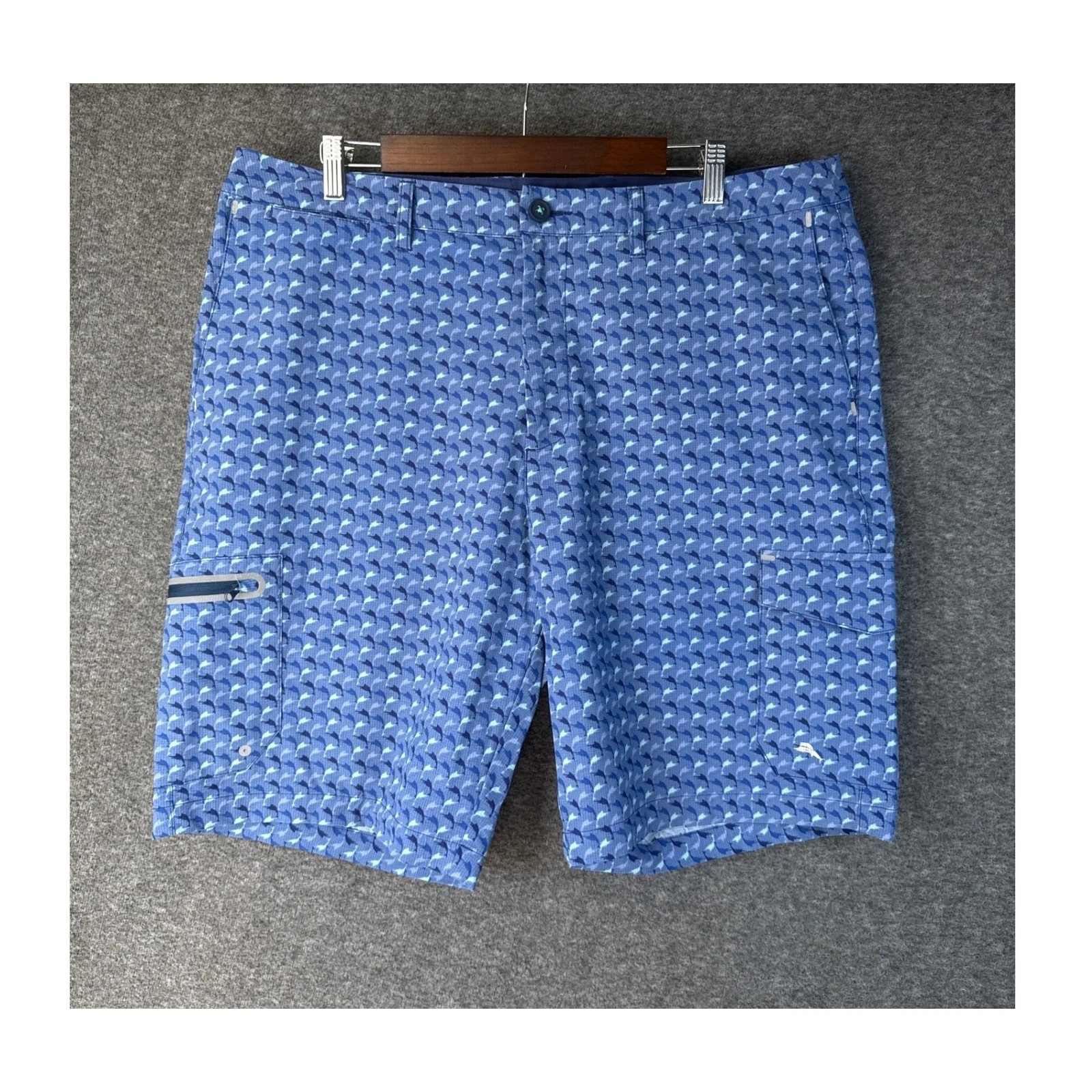 Tommy Bahama Blue Dolphin Nylon Performance Shorts Mens Size 38 Stretch Cargo