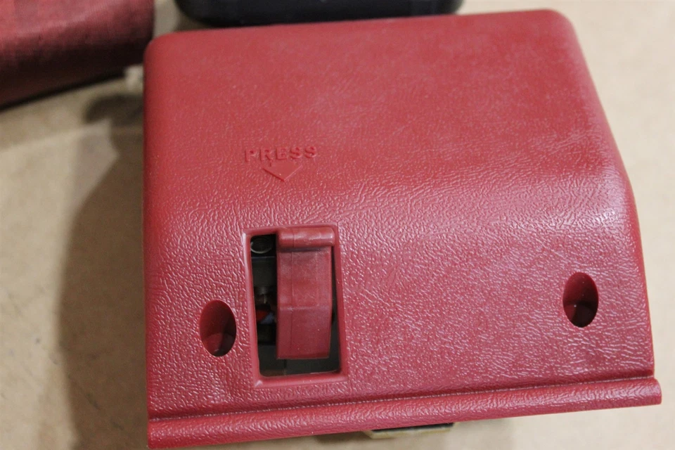 91-94 GMC Blazer Jimmy S/T Cinturón de seguridad trasero Hebilla retractora 15618285 Nuevo de Lote Antiguo OEM Foto 3 de 4