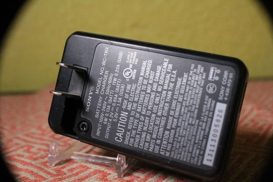 Cargador de batería Sony BC-TRX (NP-BX1, BN1, BK1, FG1, FD1, FT1, FR1) fabricante de equipos originales Foto 3 de 3