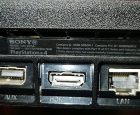 Sony PlayStation 4 500gb w/ Controllers & 4 Games
