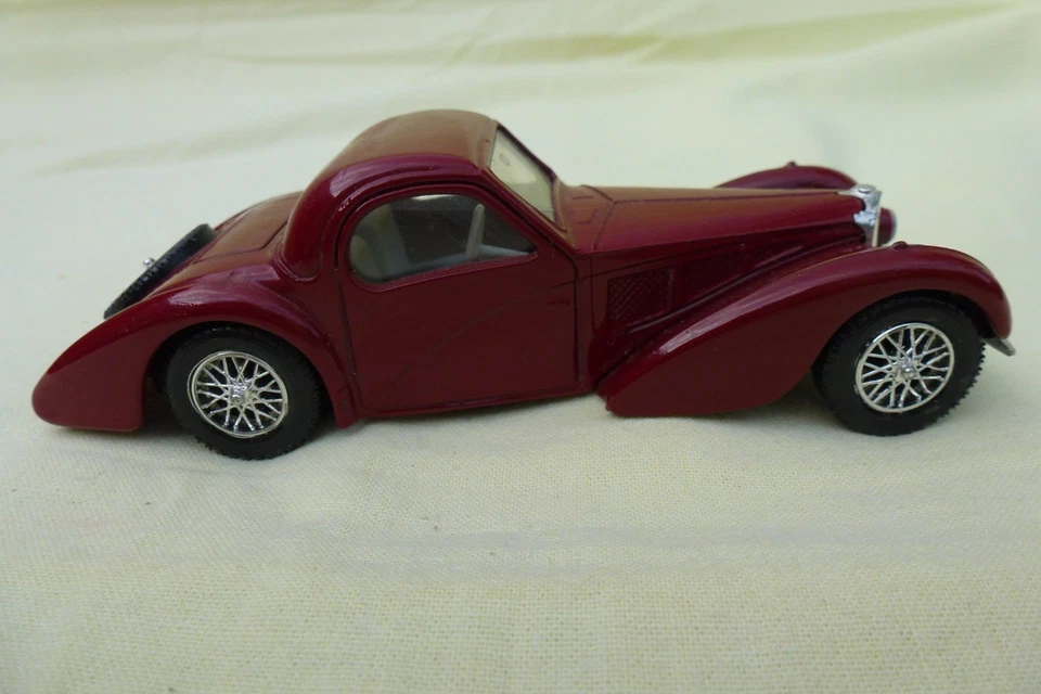 BUGATTI 57 S Atalante, Coupe, 1939 - SOLIDO - 1:43 - dunkelrot - Bild 4 von 4