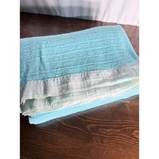 Manta de tejido térmico azul aguamarina vintage con ribete satinado tejido gofre retro