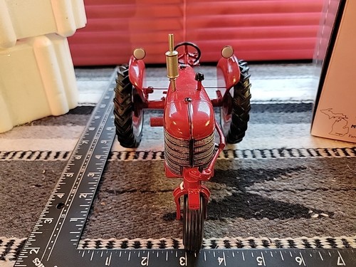 (RED) Silver King "42" 3 wheel 1/16 resin farm tractor replica by SpecCast - Picture 12 of 14