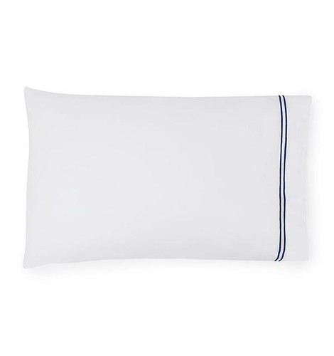 Sábana Plana King SFERRA Grande Hotel – 100% Algodón Hecha En Italia, Blanco Con Ribete Azul Marino