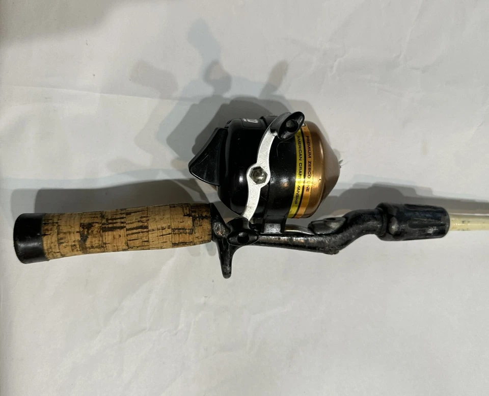 Vintage zebco 5'10" 2 piece fiberglass casting rod w/ 600 spincast reel USA - Image 3 of 4