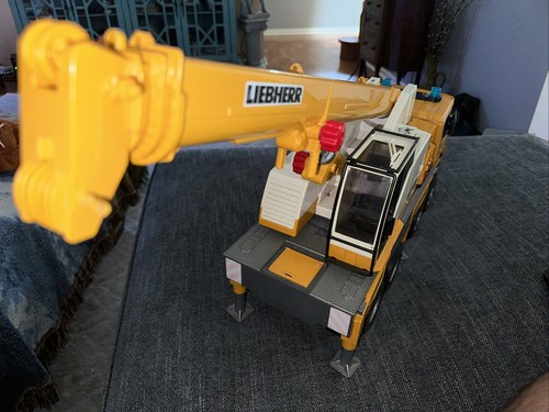 Bruder 1/16 Scania Super 560R Liebherr Crane Truck 03571 - Picture 11 of 12