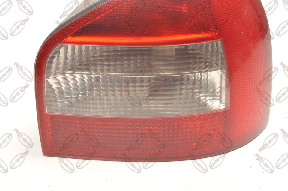 AUDI A3 8L 1.9 TDI 100CV Luz Trasera Luz De Cola Derecho 8L0945096B - Imagen 2 de 4