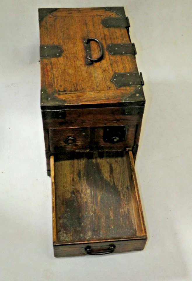Antiguo cofre de herramientas de caligrafía Tansu japonés de madera de 12" con herrajes de hierro forjado Foto 4 de 4