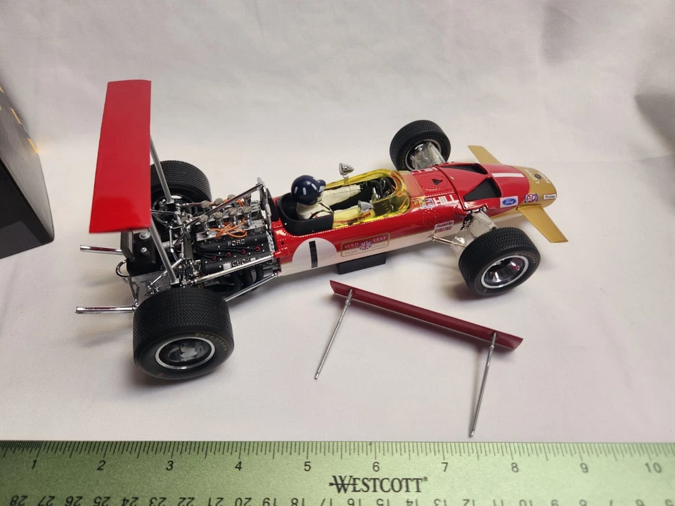 COMO NUEVO Exoto Grand Prix Classics Lotus Ford Tipo 49B, #1 Graham Hill, 1:18 Nuevo en caja Foto 2 de 4