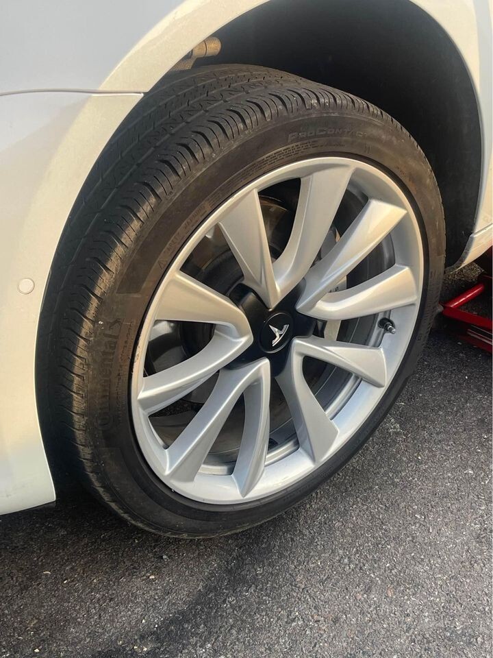 Tesla Model 3 19 inch wheel OEM with Tires and tire pressure monitor