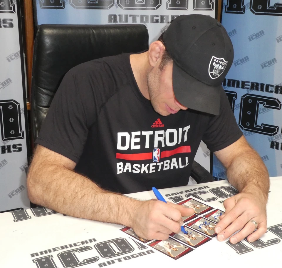 Forrest Griffin Signed 2010 Topps UFC Card #12 Autograph 59 62 76 86 106 126 148 - Image 3 of 4