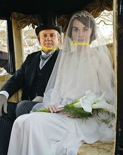 Hugh Bonneville Michelle Dockery DOWNTON ABBEY Lady Mary Robert Crawley pic#3508