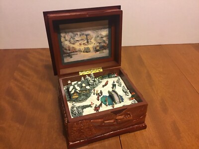 2004 ST. NICHOLAS CIRCLE Music Box Thomas Kinkade Village # A1780