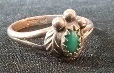 VINTAGE NATIVE AMERICAN STERLING SILVER  TURQUOISE PETITE RING