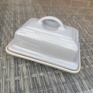 Le Creuset grau Steingut bedeckt Butterdose Deckel Tablett Keramik neu mit Mängeln