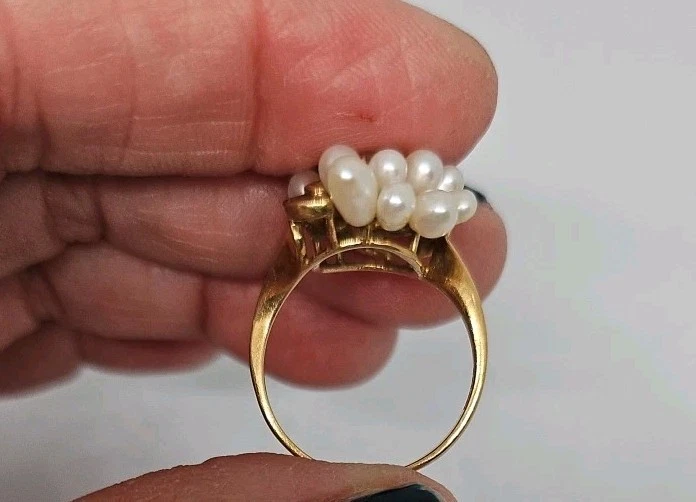 Anillo de diamantes y perlas de agua dulce de oro amarillo de 14 quilates talla 6,75  Foto 3 de 4
