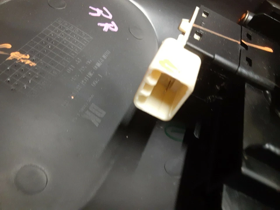 2006 2007 Chevrolet Aveo - Passenger Side / Right Rear Door Power Window Switch - Image 4 of 4