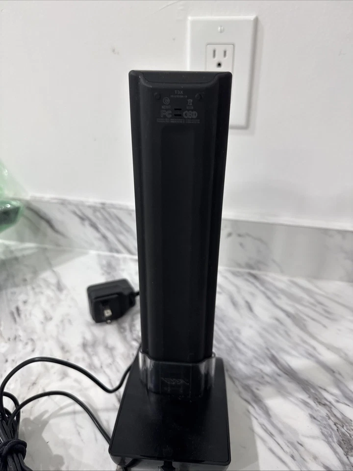 Mando a distancia con pantalla táctil RTI T3X con base de carga y fuente de alimentación Foto 2 de 2