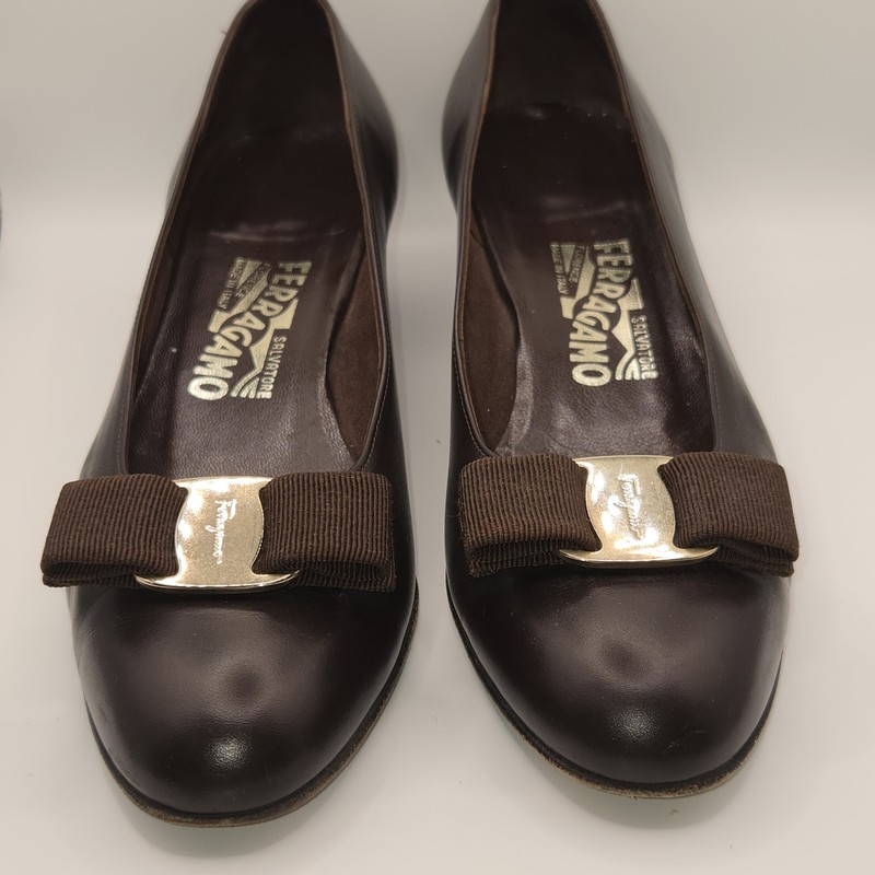 Salvatore Ferragamo Brown Leather Round Toe Pumps w/ Bow Logo, US 7.5B