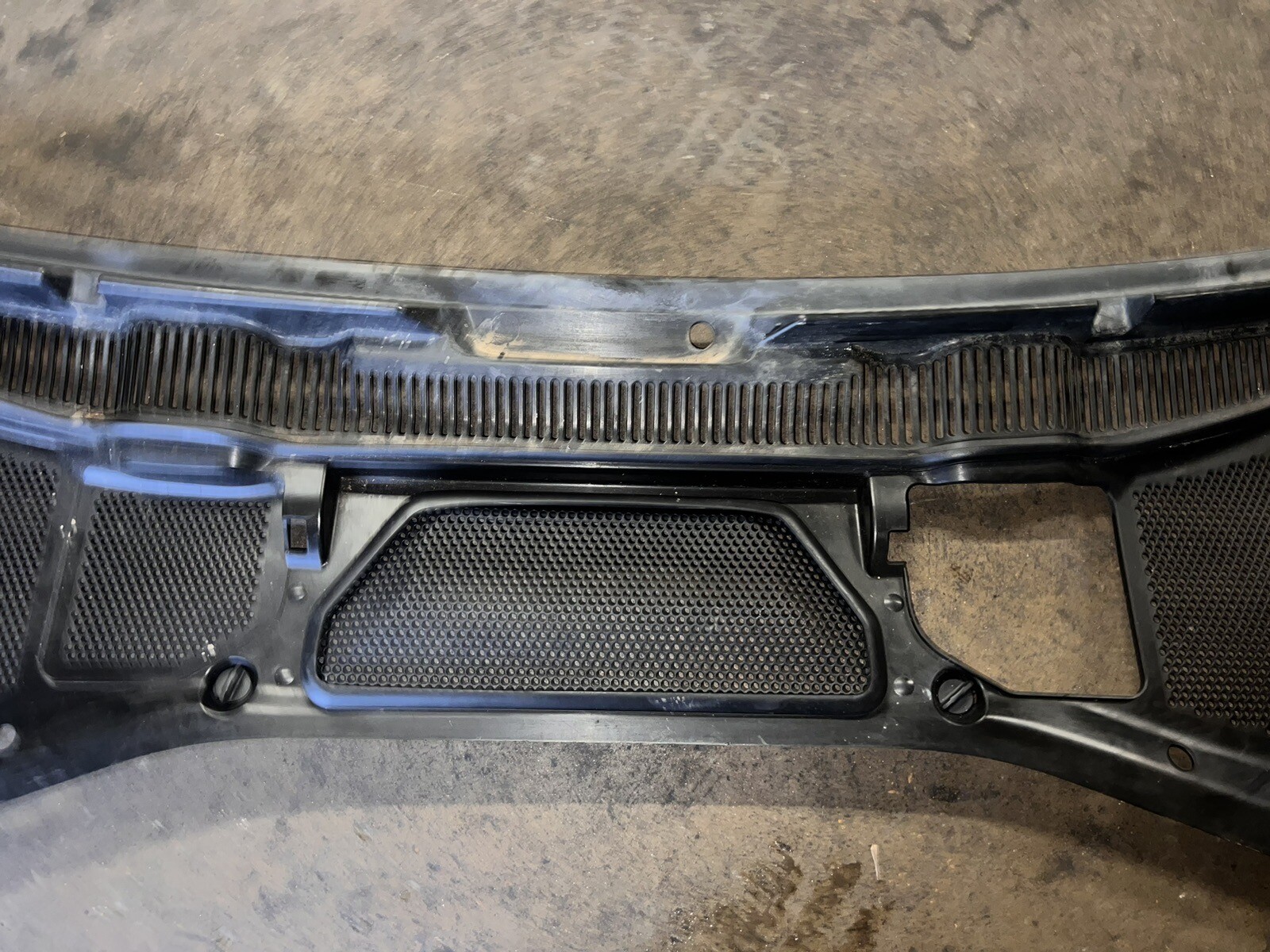 2005 - 2011 Bentley Continental GT Windshield Cowl Vent Panel OEM 3W8819415J