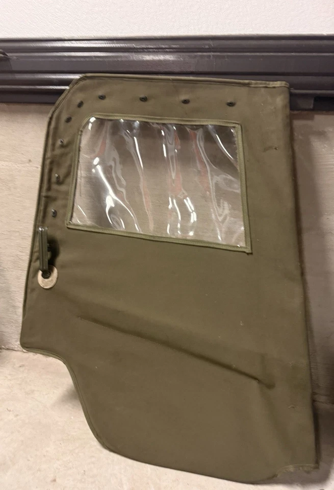 USMC Mighty Mite - 1961 AMC M422-A1. Puertas y ventanas originales. Foto 4 de 4