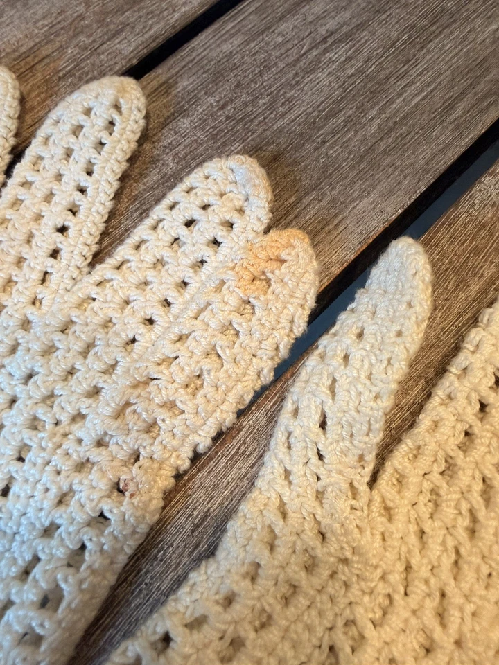 Guantes de encaje de ganchillo de inspiración vintage - hechos a mano, marfil, pequeños/medianos Foto 4 de 4