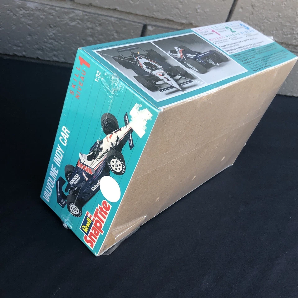REVELL Snaptite Plastic Model Kit #6262 Valvoline Indy Car 1/32 SEALED Racing - Image 4 of 4