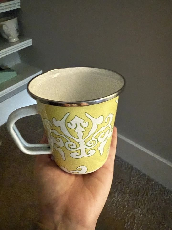 2 tazas esmaltadas Golden Rabbit de Laura Fair Damask Collection verde Foto 3 de 4