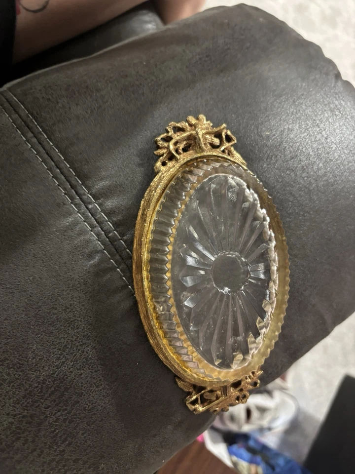 Vintage Glass Soap Dish Or Trinket Dish With Gold Trim - Image 2 of 4