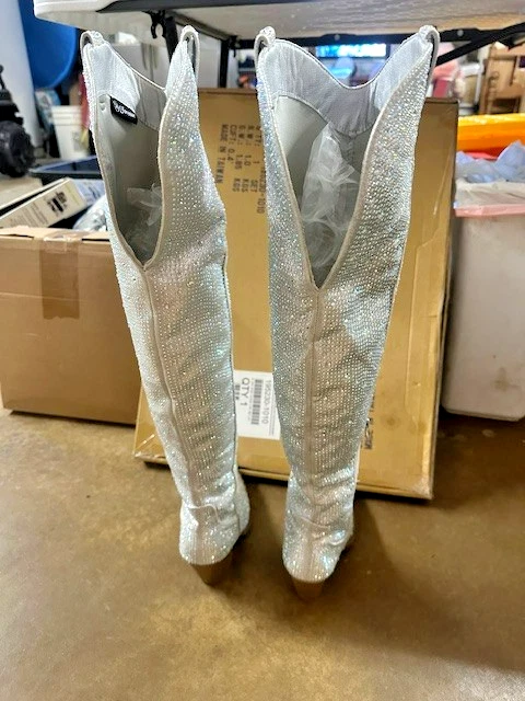 Botas Forever Silver Brillo Estrás Hasta el Muslo Disco Go Go 5.5 Juegos con disfraces Foto 3 de 4