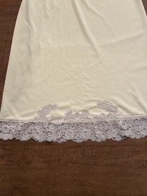 Vtg Van Ralte Full Slip Lingerie Size 34A Pale Yellow Lace Scalloped Nightgown