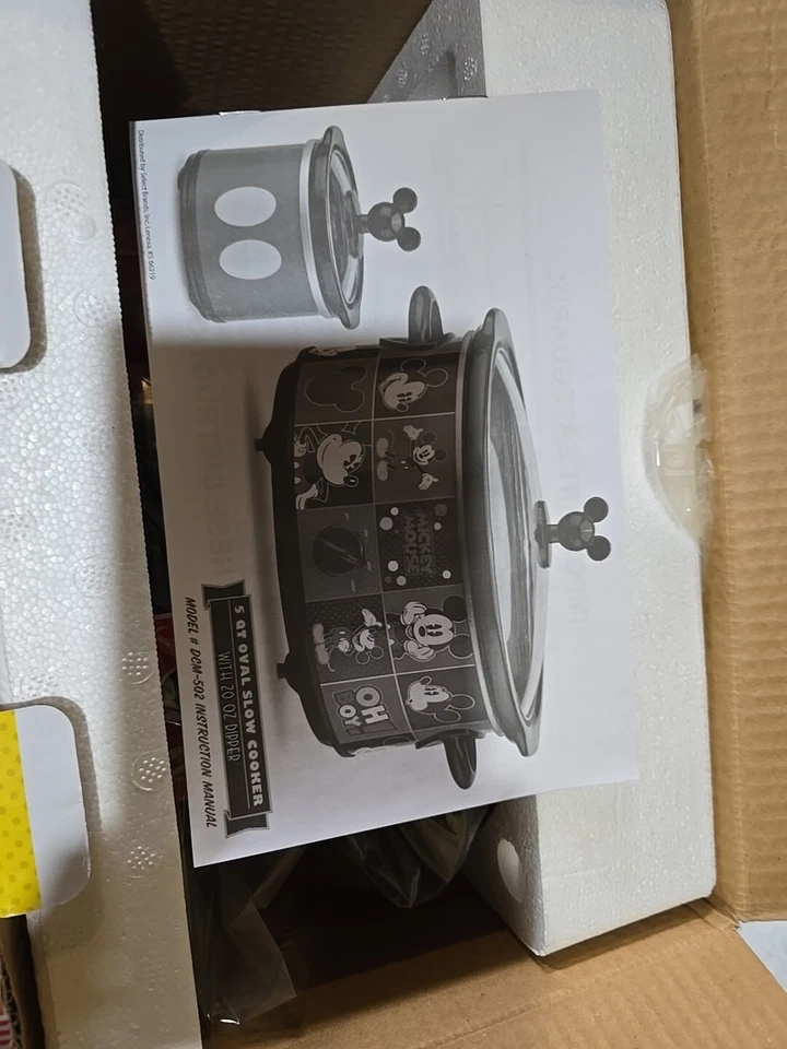 Olla de cocción lenta ovalada de 5 cuartos de galón Disney Mickey Mouse con cucharón de 20 OZ Foto 3 de 3