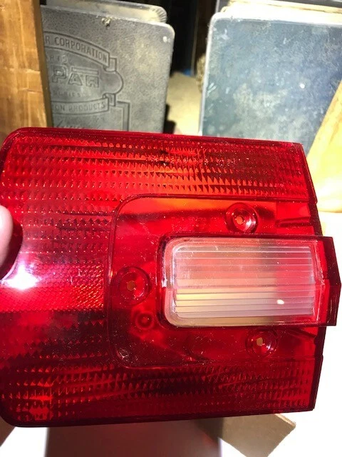 Nuevo de Lote Antiguo 1968 Plymouth GTX Sport Satelitte Lámpara Trasera Lateral Derecha 2853480 2809148 Foto 2 de 4