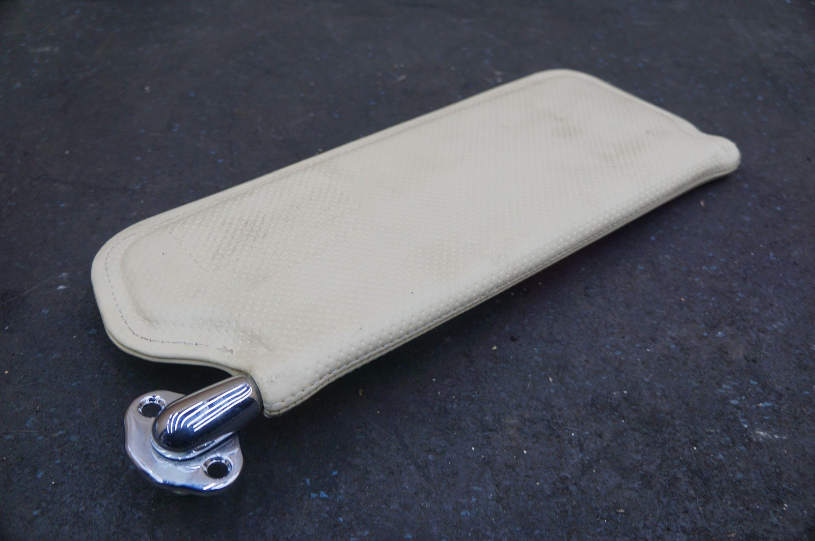 Left Sun Visor Shade Magnolia Beige Leather PV100741PA OEM Bentley Arnage 2003