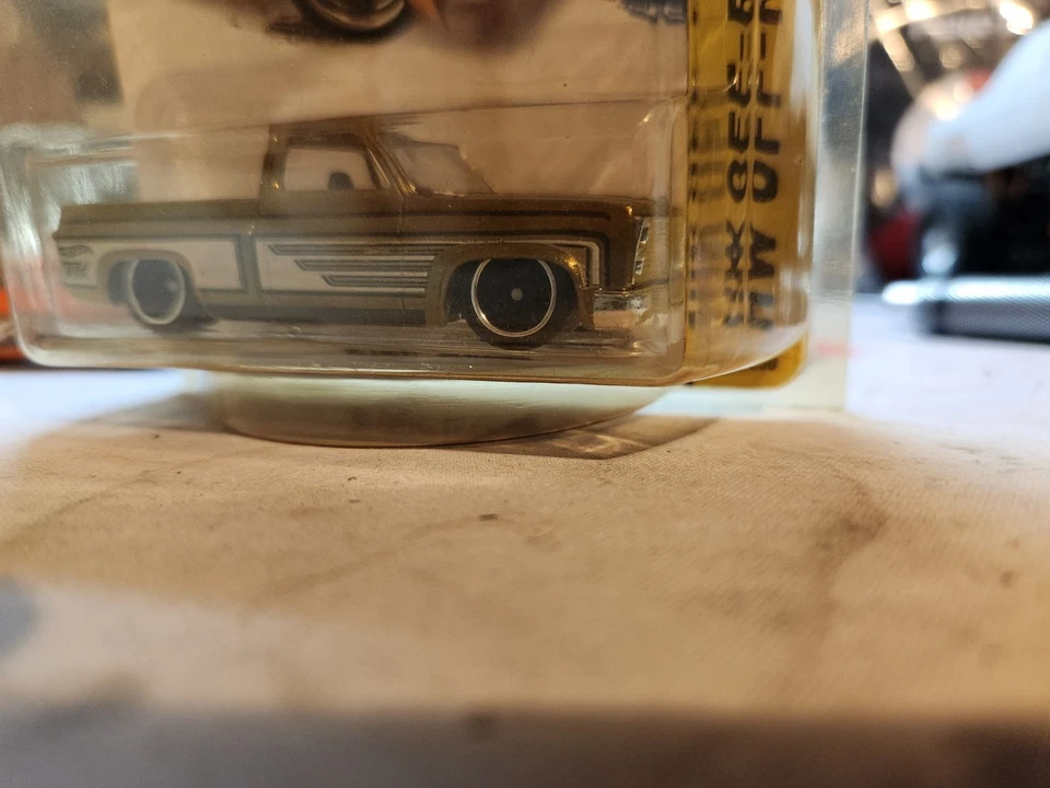 Hotwheels 83 Silverado STH VHTF Super Treasure Hunt 2014 Holy Grail Piece C10 - Image 3 of 4