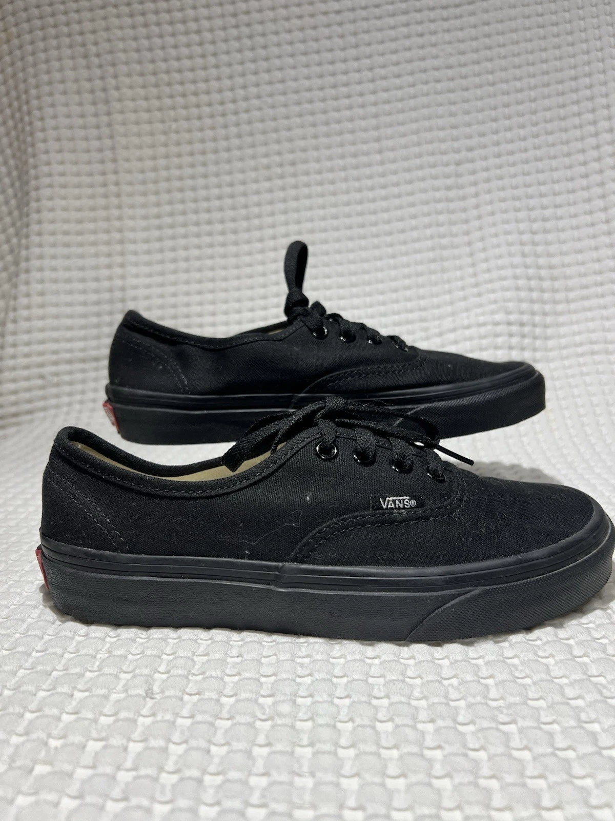 VANS CLASSIC TOP BASSO AUTENTICO. Colore nero taglia US M5 W6.5. U